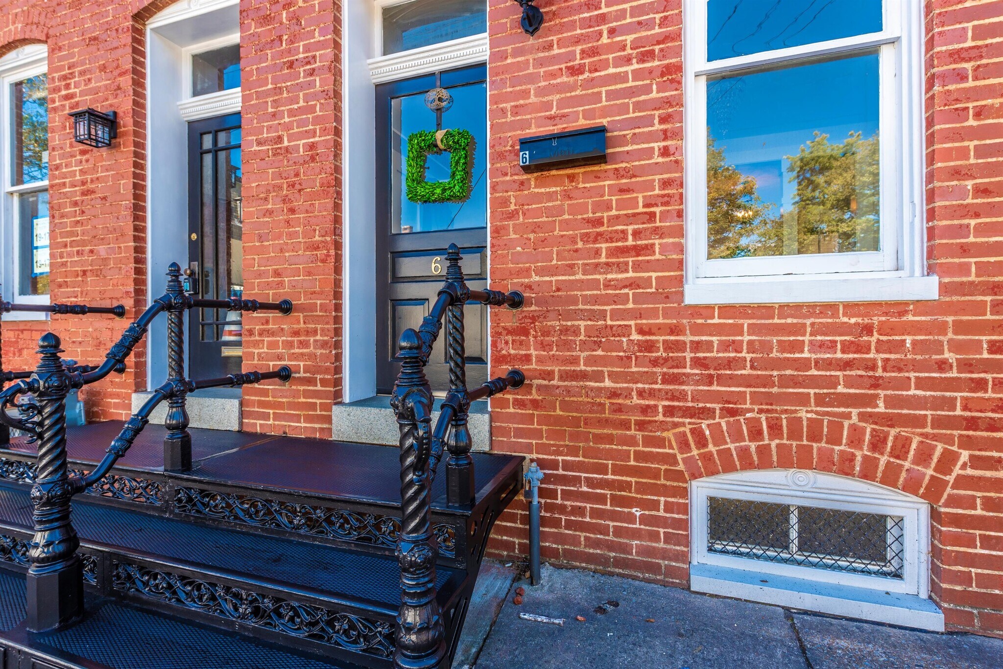 Building Photo - 6 W 4th St