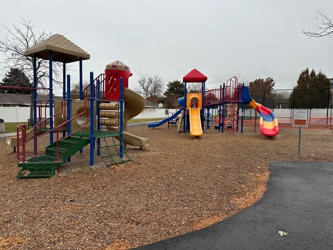 Building Photo - 2824 Ivory Way S