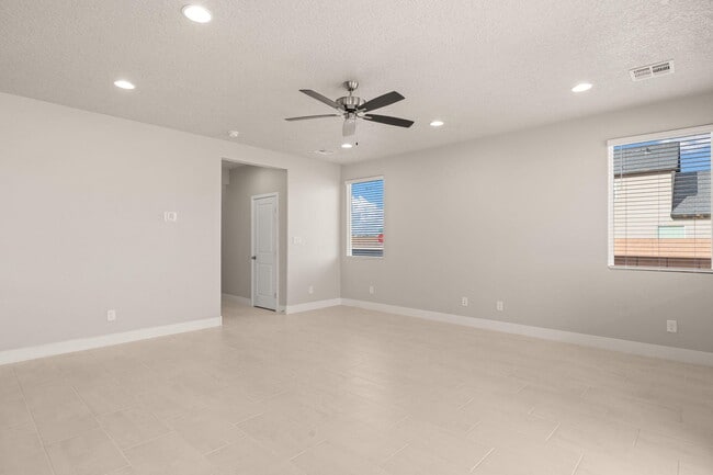 Building Photo - 4022 Silver Springs Road NE