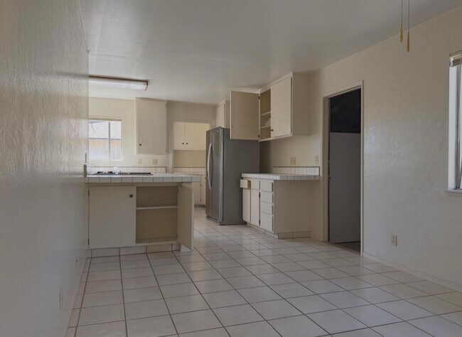 Building Photo - 4675 Verdugo Pl