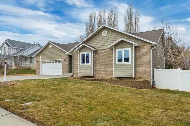 Building Photo - 778 S 410 E