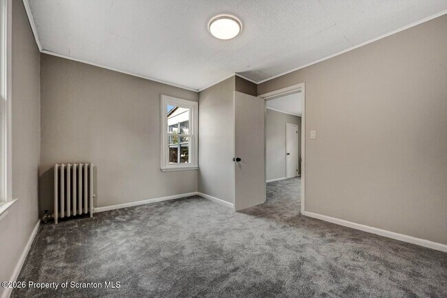 Building Photo - 814 S Webster Ave