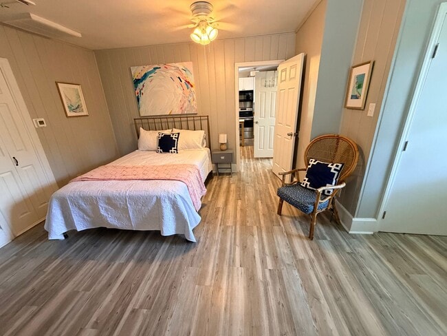 Building Photo - Midtown Bungalow