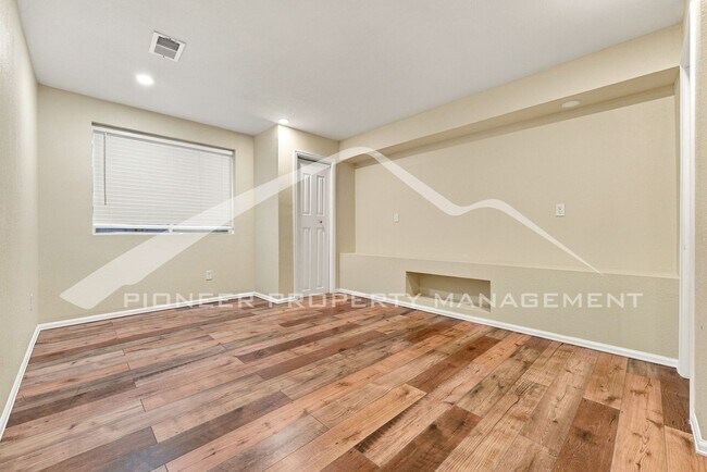 Building Photo - 9603 Laredo St
