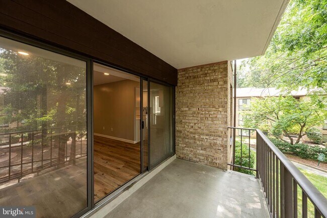 Building Photo - 2045 Royal Fern Ct