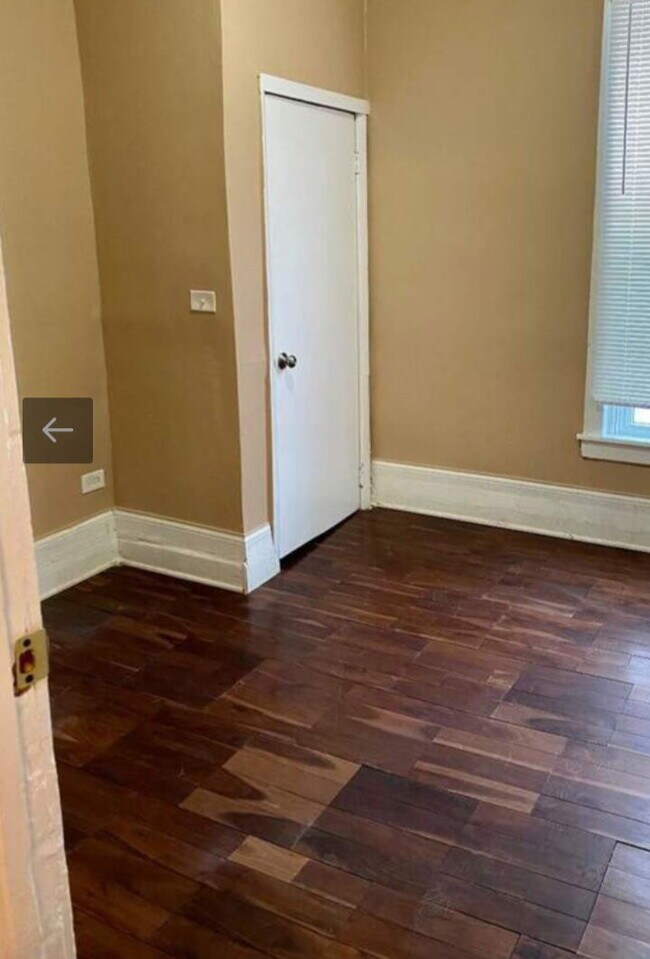 Building Photo - 5918 S Calumet Ave