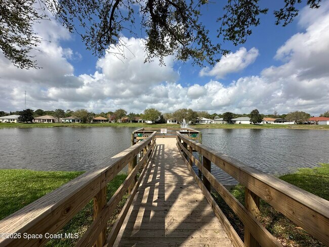 Building Photo - 670 Benton Dr