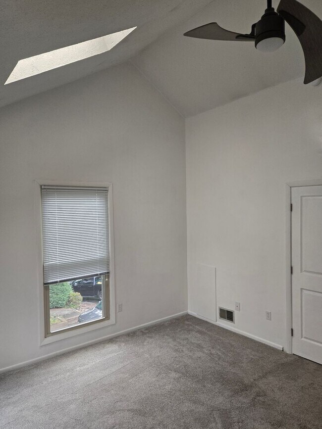 Building Photo - Monroeville Townhome for rent