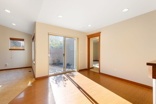 Building Photo - Spacious Single Level home with A/C & 3-ca...