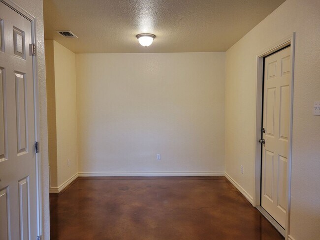 Building Photo - 207 Coby Dr