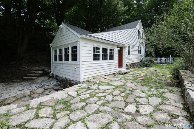 Building Photo - 37 Peaceable St