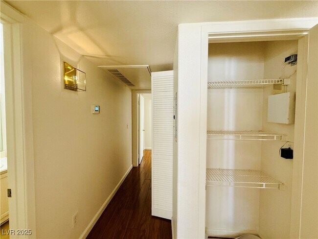 Building Photo - 3058 Casey Dr