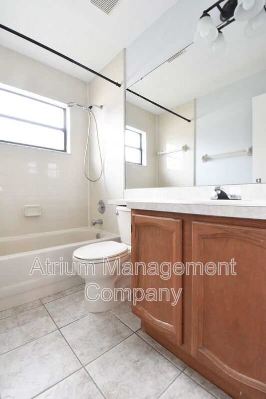 Building Photo - 277 Lakebreeze Cir