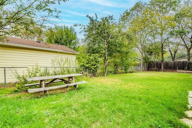 Building Photo - 512 E 49th St