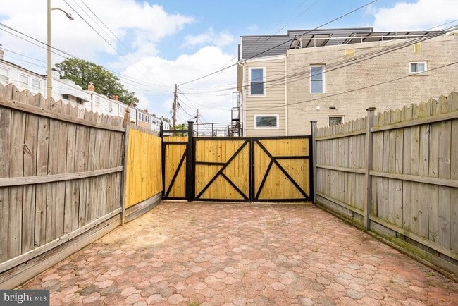 Building Photo - 1405 Montello Ave NE