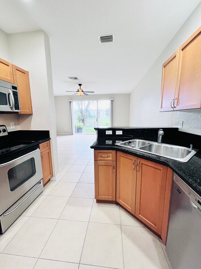 Building Photo - 5349 White Oleander