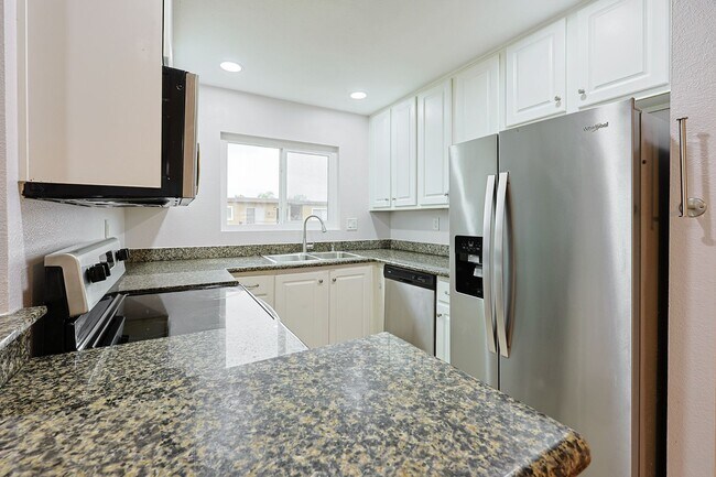 Building Photo - 2-Bed, 1.5-Bath Condo in Convenient El Cajon Location