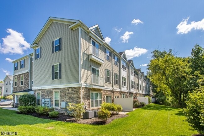 Building Photo - 616 Lopez Ln