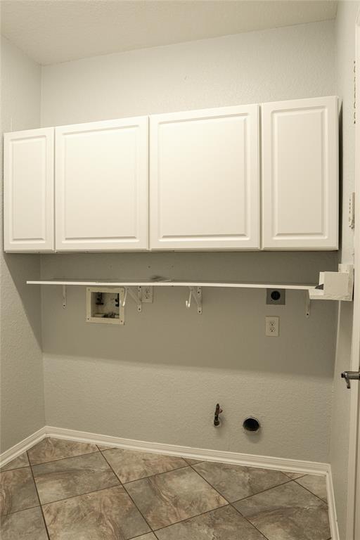 Building Photo - 10234 Five Oaks Ln