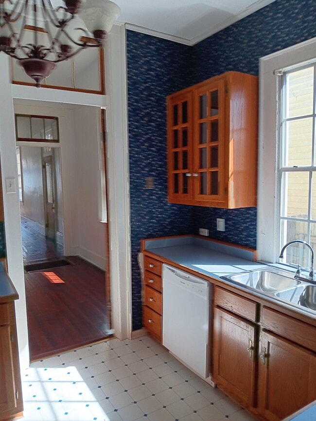 Building Photo - 220 Amelia St