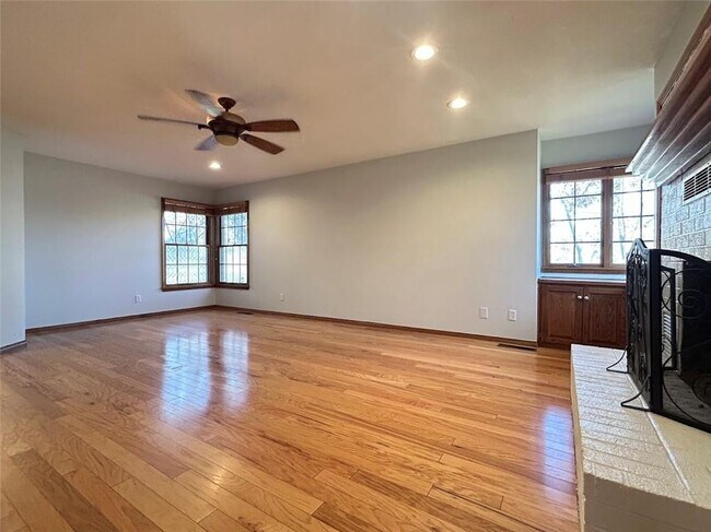 Building Photo - 3164 Katherine Ave