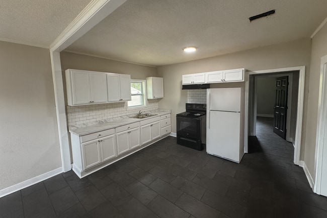 Building Photo - 2760 Lola Ave