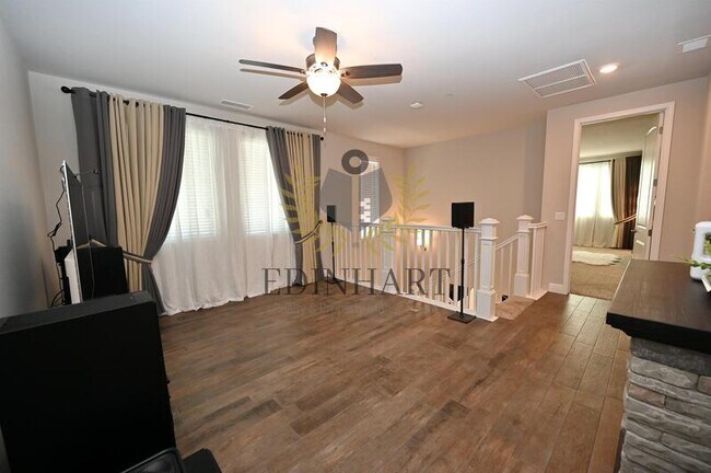 Building Photo - 1439 E Via Albero Dr