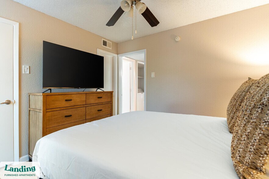 Building Photo - 711 Brentford Pl