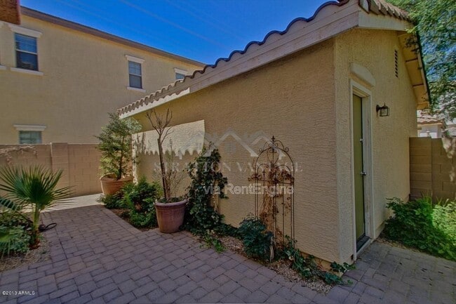 Building Photo - 4725 E Olney Ave