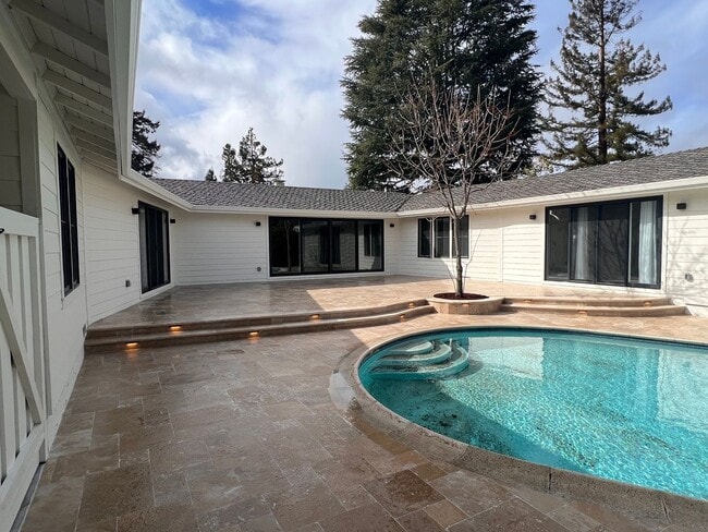 Building Photo - Stunning new build, top of the line everything, walk to town location, close to schools! INCLUDES...