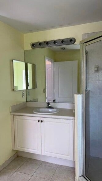 Building Photo - 274 River Bluff Ln