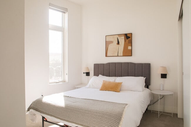 Building Photo - 550 W Juneau Ave