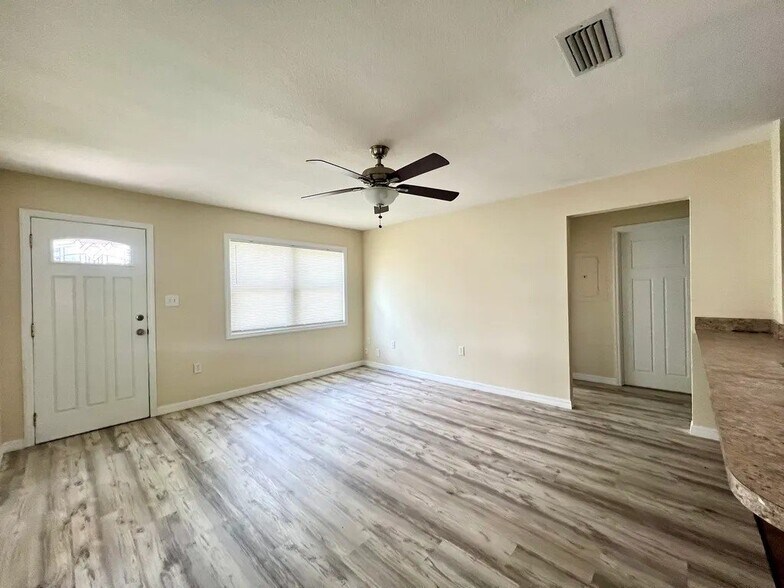 Building Photo - 1430 W Rambla St