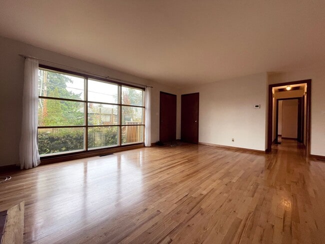 Building Photo - Charming Mid-Century Ranch with Large Yard and Attached Garage