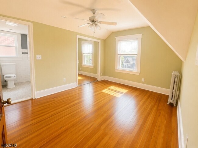 Building Photo - 2 Cloverhill Pl