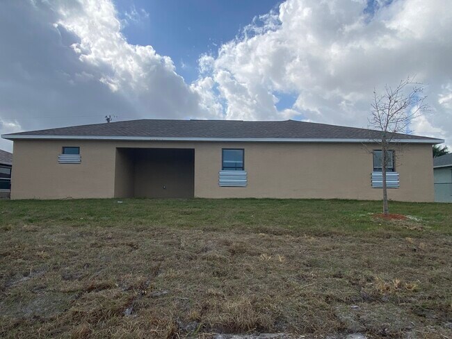 Building Photo - 29 SE 15th Ave