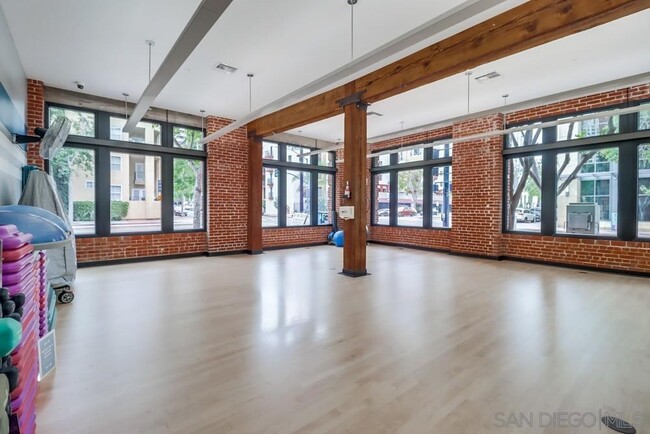 Building Photo - 500 W Harbor Dr
