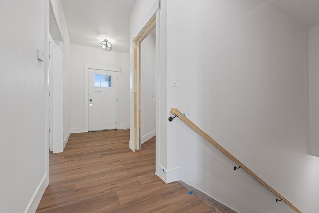 Building Photo - B532AG