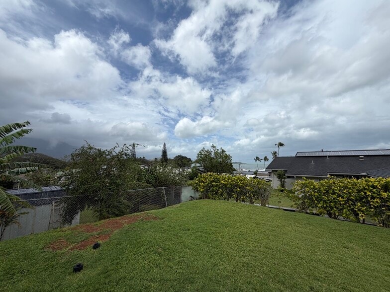 Building Photo - 45-005 Malulani St