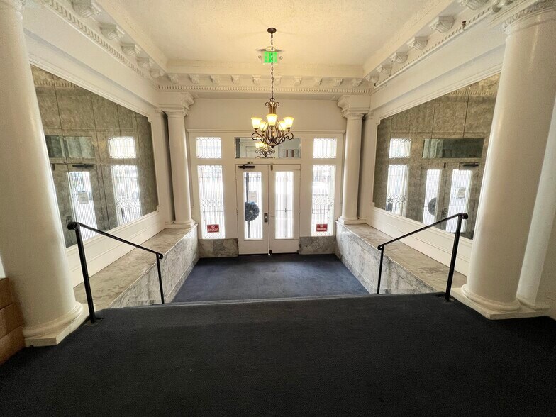 Building Photo - 691 Post St