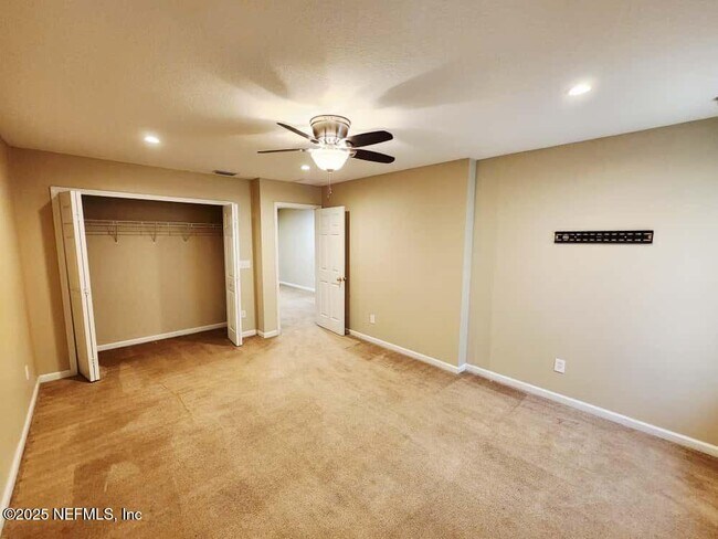 Building Photo - 6844 Misty View Dr