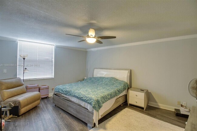 Building Photo - 115 Lake Emerald Dr