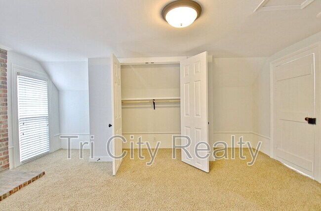 Building Photo - 115 Church Aly