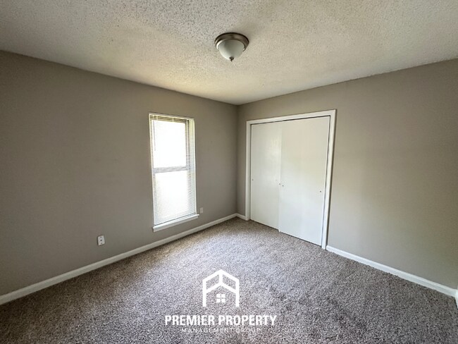 Building Photo - Move-In Ready 3BR Home in 38141 - Sunny Bay Window, Attached Garage & Fenced Yard