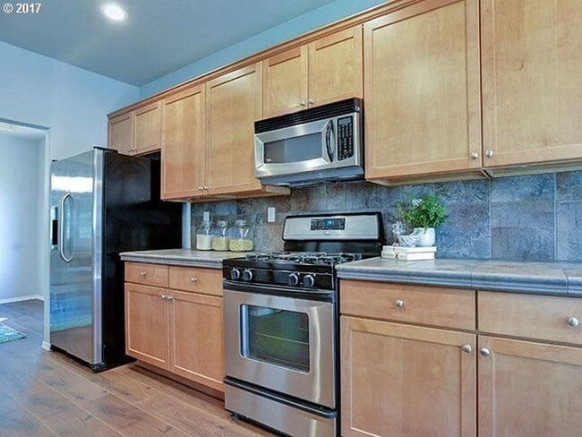 Building Photo - Beautiful 4 bedroom/2.5 bath Home in Newberg