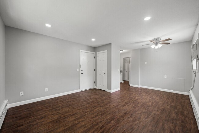 Building Photo - Spacious 1BR/1Bath apartment Available Ear...