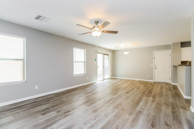 Building Photo - 1065 S Cheshire Ln