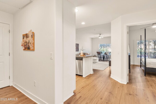 Building Photo - 5450 E Deer Valley Dr