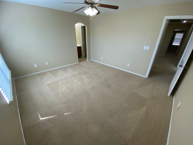 Building Photo - Beautiful 6 bed/3 bath home located in the SW area of Las Vegas