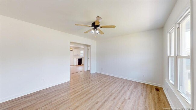 Building Photo - 242 Eppingdale Dr